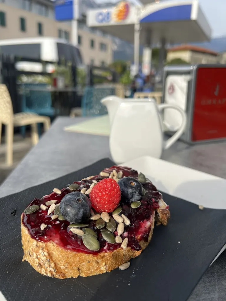 Rana Q_TINKA BAR & BISTROT_Nago-Torbole_review