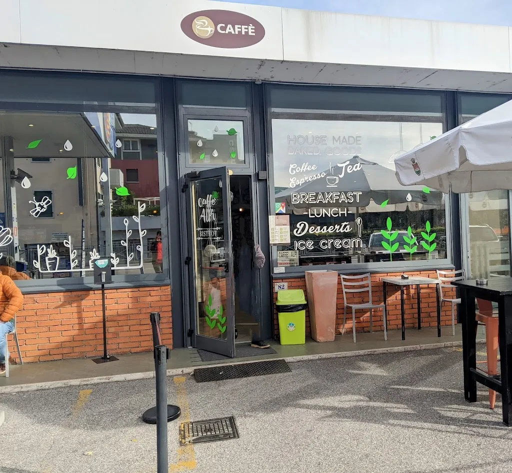 TINKA BAR & BISTROT_Nago-Torbole_slider_image_1