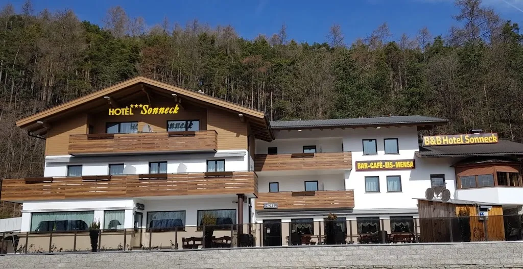 Hotel Sonneck restaurant in Naz-Sciaves - Natz-Schabs