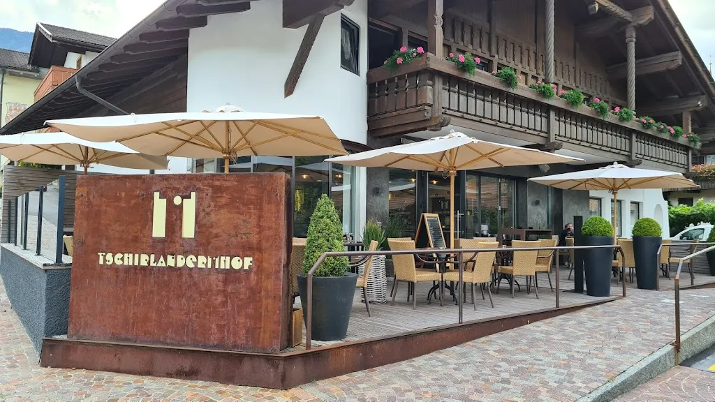 Tschirlanderhof restaurant in Naturno