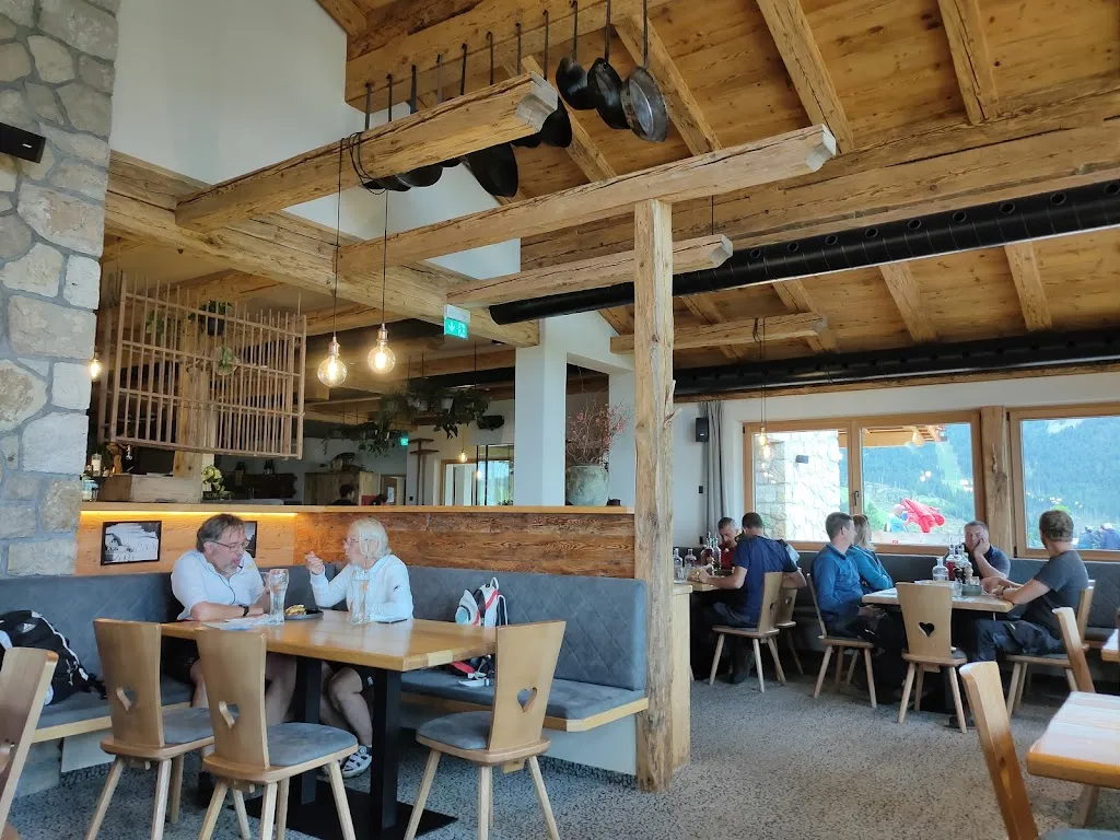 Epircher Laner Alm restaurant in Nova Ponente
