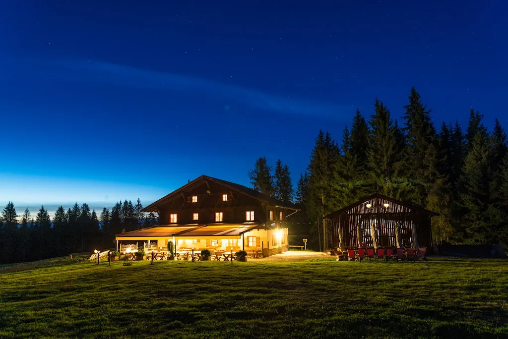 Almgasthaus / Baita Häusler Sam restaurant in Nova Ponente