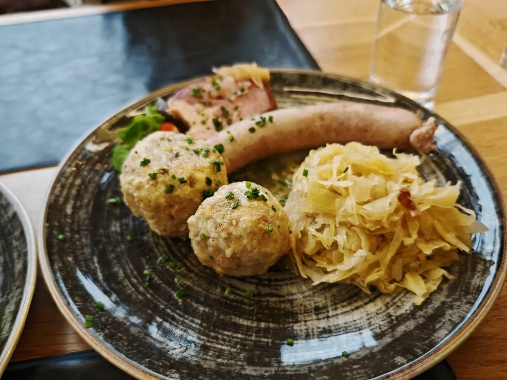 Nut Nithirojpakdee_Guater Tropfen_Nova Ponente_review