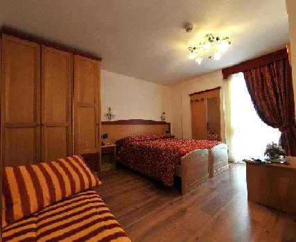 Hotel Il Maniero restaurant in Ossana