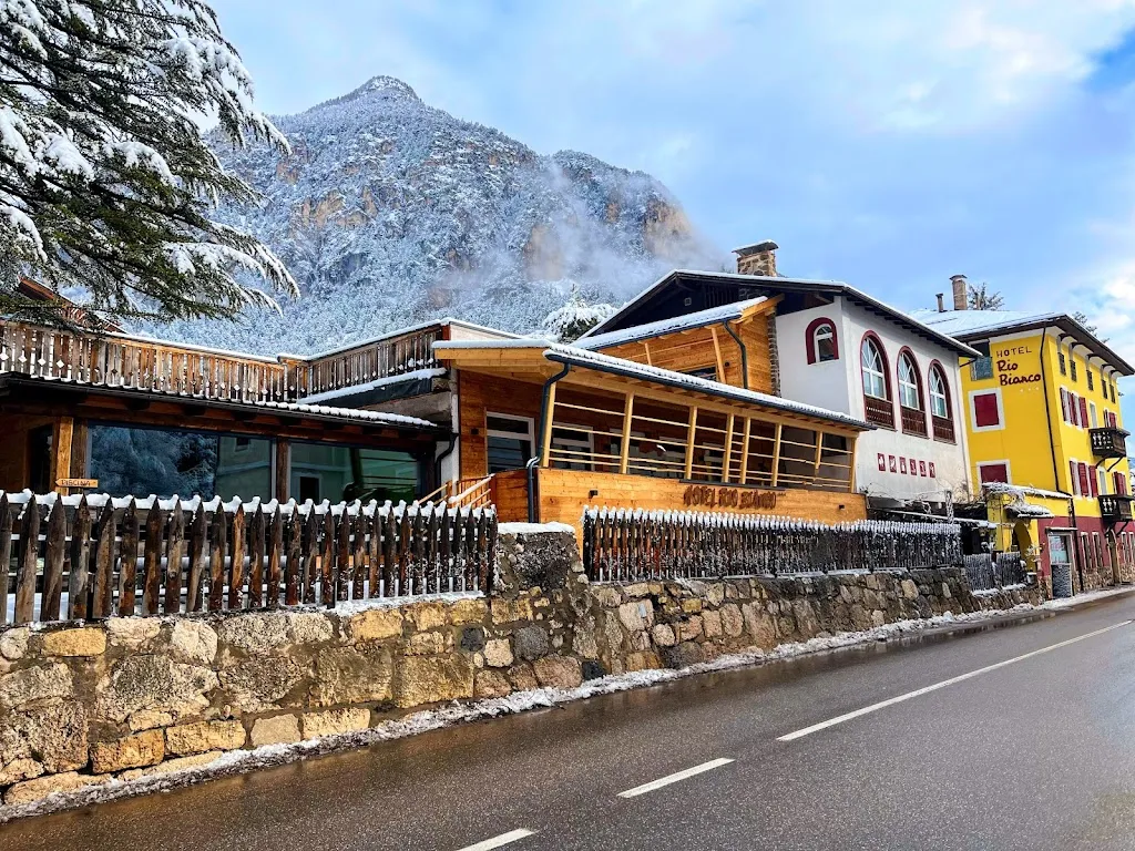 Hotel ristorante Rio Bianco Panchià - HOTEL con centro BENESSERE Panchià Val di Fiemme - ALBERGO con steak house e PIZZERIA restaurant in Panchià