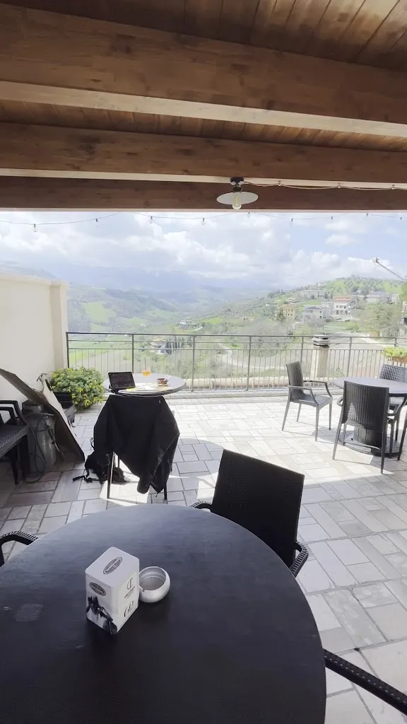 Andrea Micaroni_La Lanterna_Castiglione Messer Raimondo_review