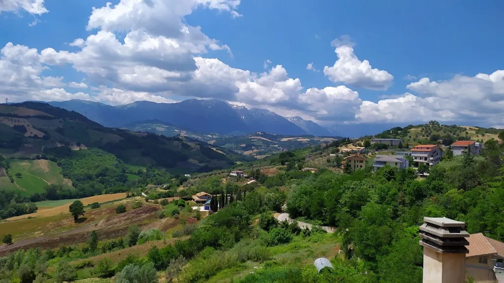 Matteo Colangeli_La Lanterna_Castiglione Messer Raimondo_review