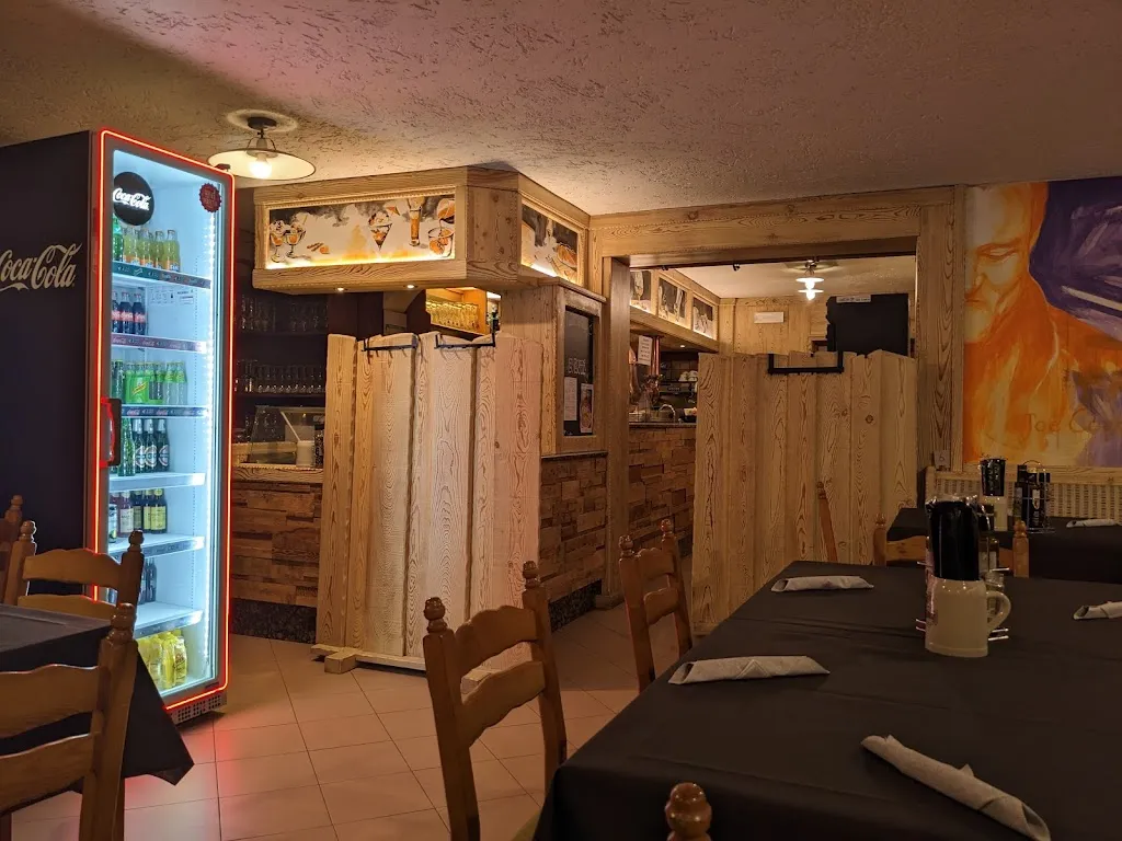 Osteria Pizzeria Rododendro restaurant in Pellizzano