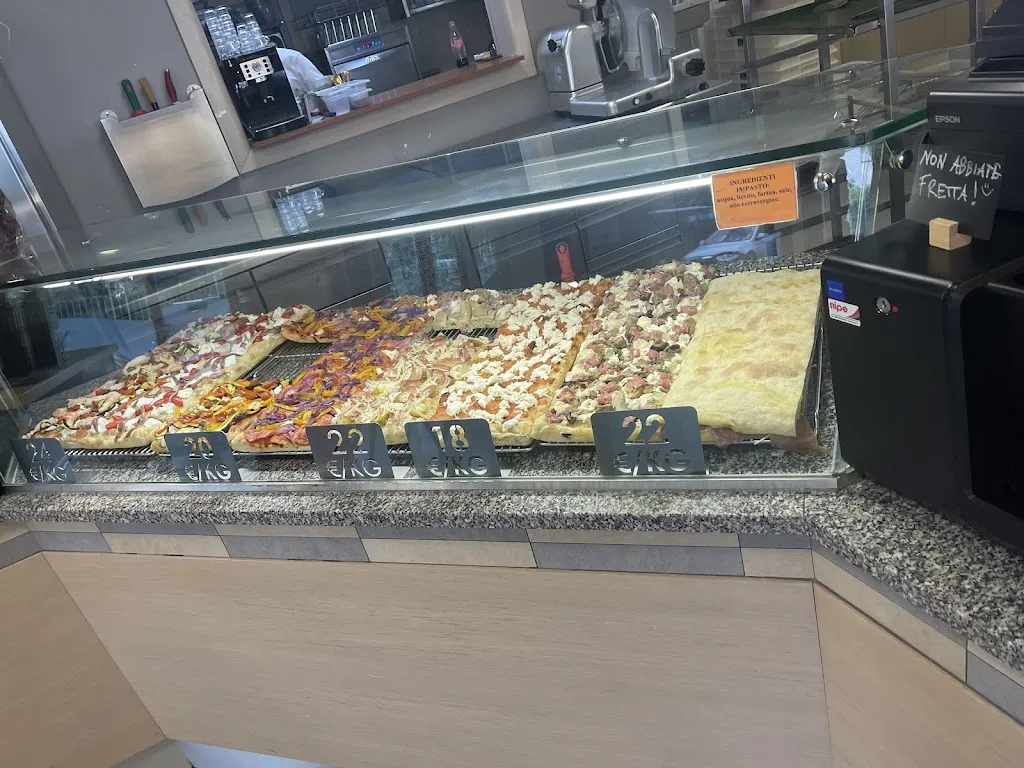 Pizzeria La Lavagna restaurant in Pietramurata