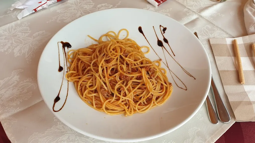 Pheng Lo_Pub Pizzeria Ristorante Betty's Hill_Pieve Tesino_review