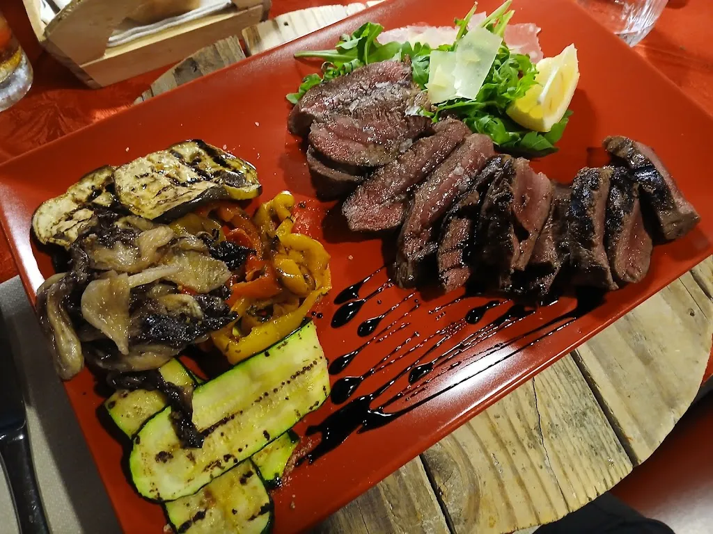 Pub Pizzeria Ristorante Betty's Hill_Pieve Tesino_slider_image_3