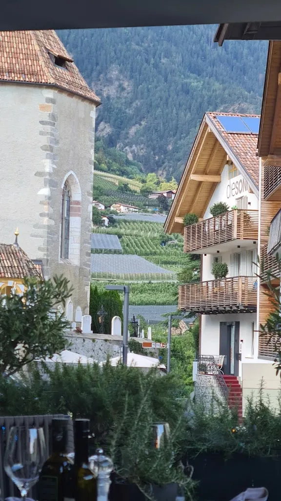 Mike bowles_Restaurant Buss'l & more_Parcines_review