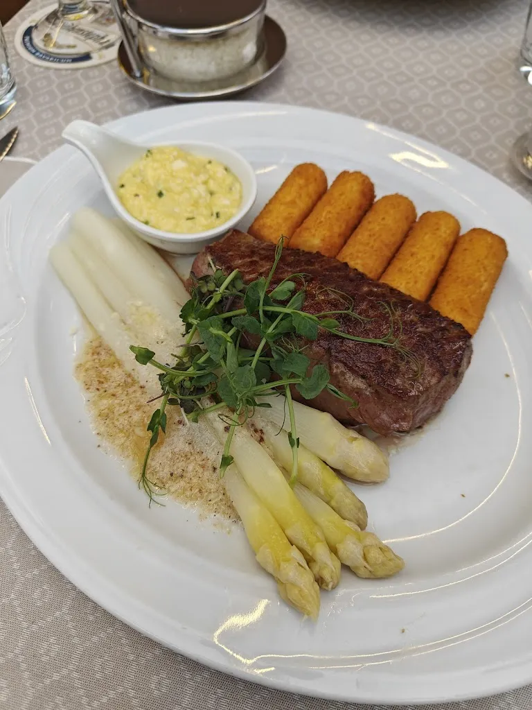 Yoav Pinhas ABI Real estate Group CEO_Café Restaurant Garberstub_Parcines_review