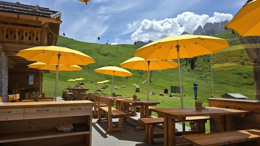 Refuge Panorama restaurant in Ponte Gardena