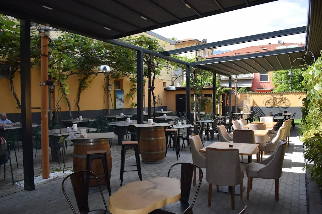 Circolo Operaio Paganini Garden 1924 restaurant in Pomarolo