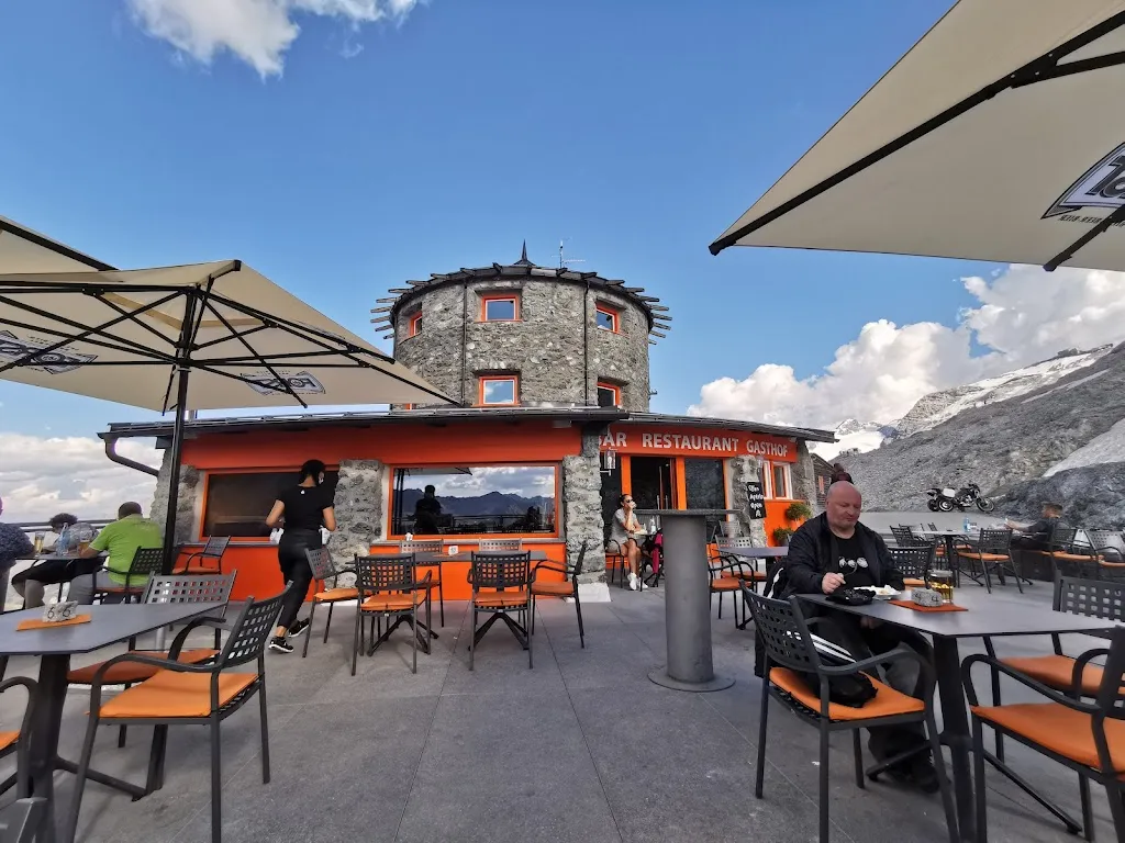 Alpengasthof Tibet Hütte restaurant in Prato Allo Stelvio