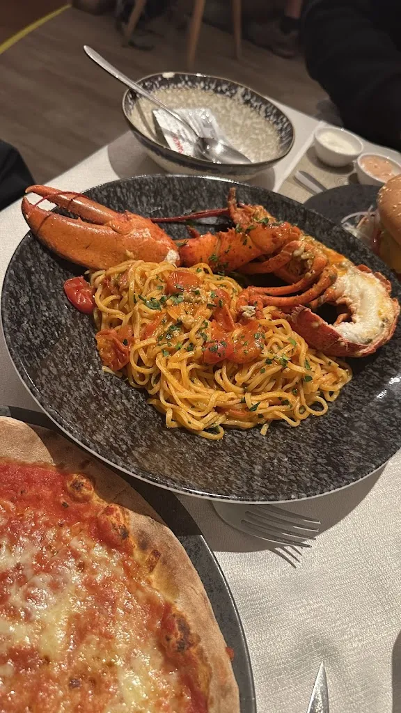 Aysha A_Mauriz Keller - Restaurant - Pizzeria_Ortisei_review