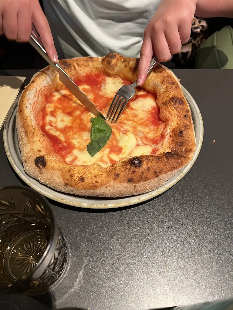 David Lucas-Garner_Turonda | pizza · bistrot · drinks_Ortisei_review