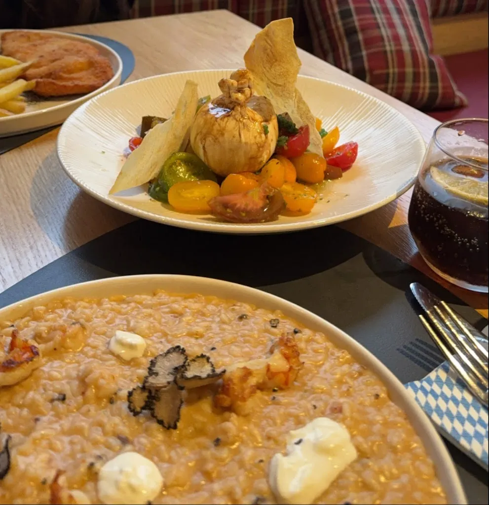 Lujain Fahad_Bar - Caffé Four, Ortisei_Ortisei_review