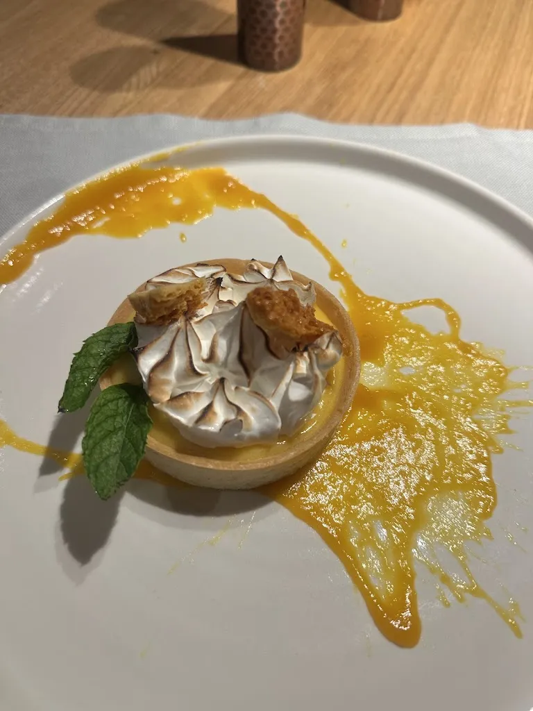 Olivia Ball_Wine Bar Zirm_Ortisei_review