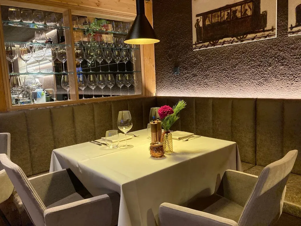 Wine Bar Zirm restaurant in Ortisei