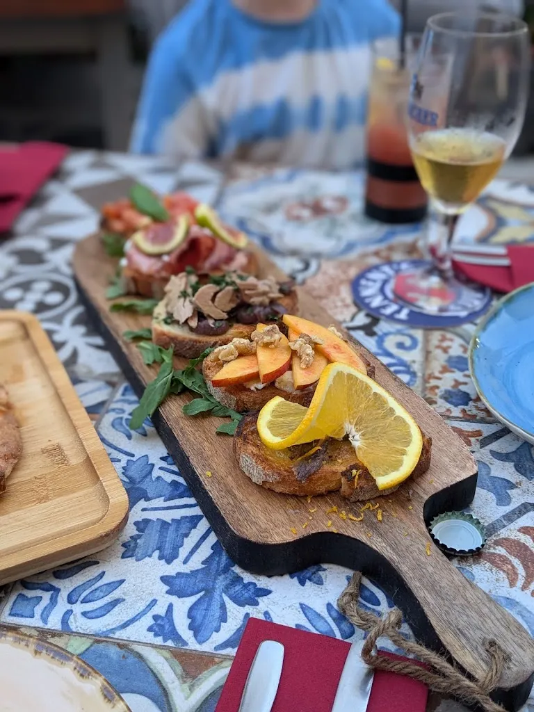 Trish Lorimer_Vineria Casa Ciù_Maruggio_review