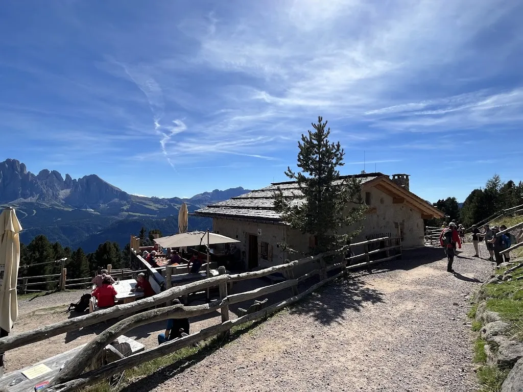 Carol Hewison_Baita Cason_Ortisei_review