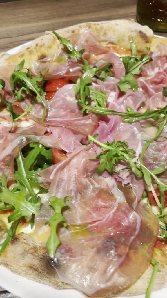 E-Quattro Pizza Genuine_Ortisei_slider_image_2