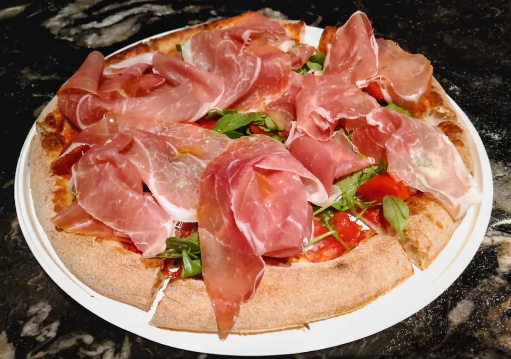 E-Quattro Pizza Genuine_Ortisei_slider_image_3