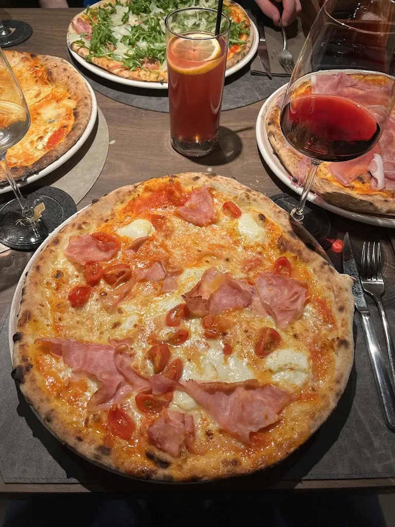 Ivo Rejda_Pizzeria - Tennis_Ortisei_review