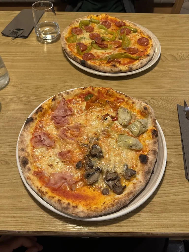 Stoyan Georgiev_Pizzeria - Tennis_Ortisei_review