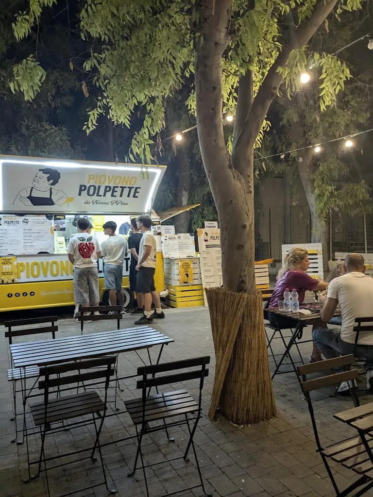 Piovono Polpette da Nonna PPina restaurant in Maruggio