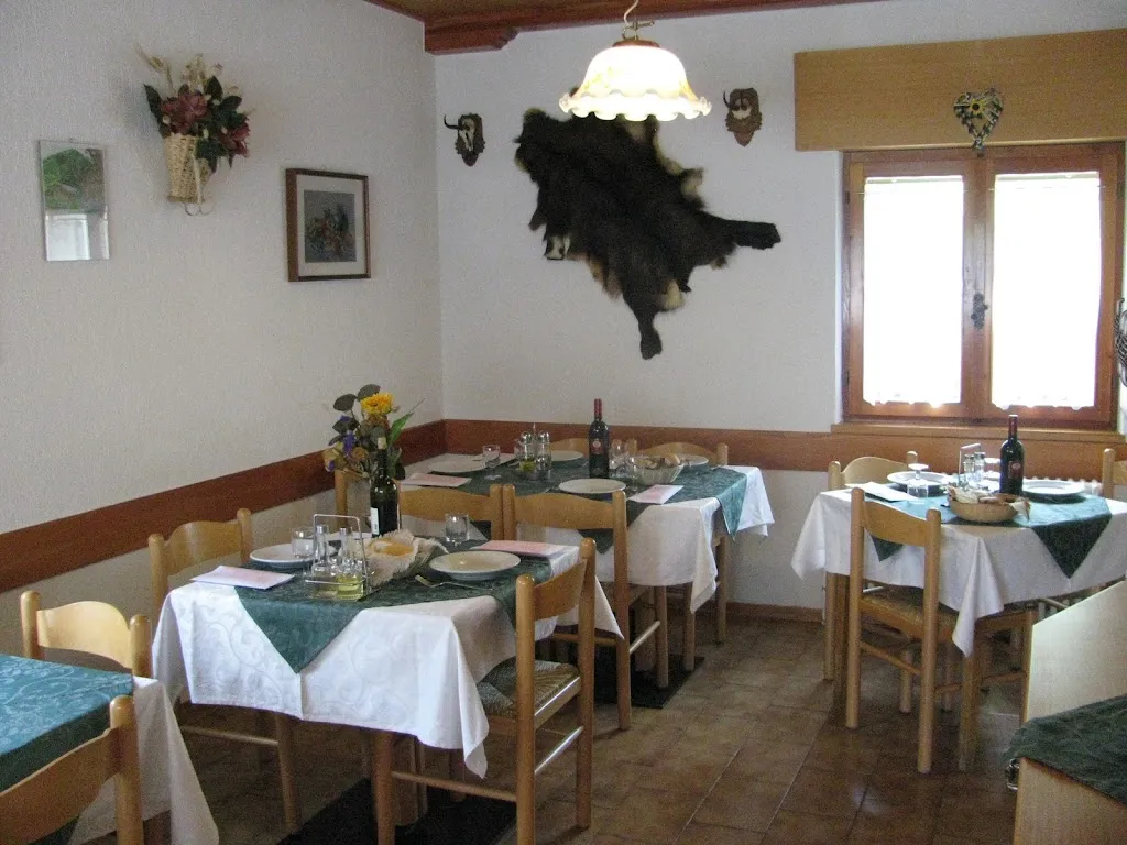 Albergo Ristorante Bar Al Fontanin restaurant in Rabbi Fonti