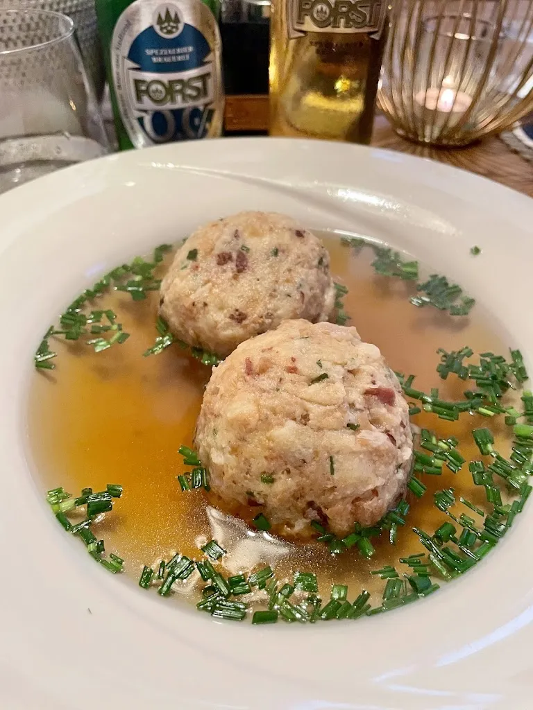 Giulia Spaggiari_Knappenstube_Racines_review