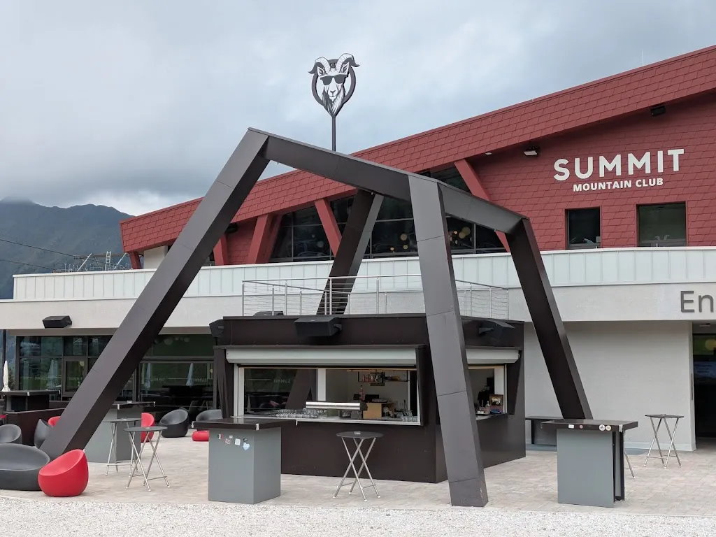 Summit Mountain Club_Racines_slider_image_1