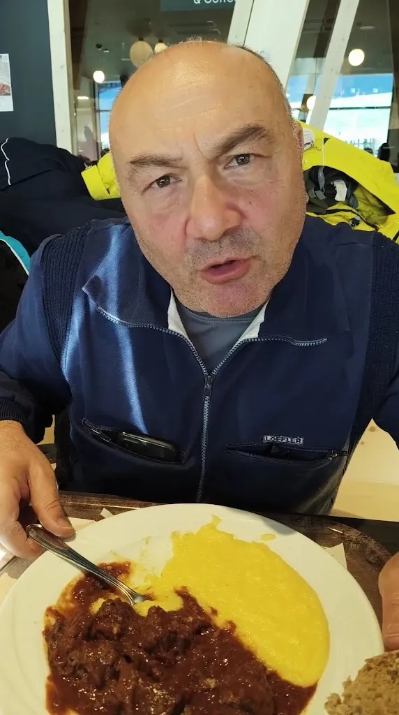 Summit Mountain Club_Racines_slider_image_2