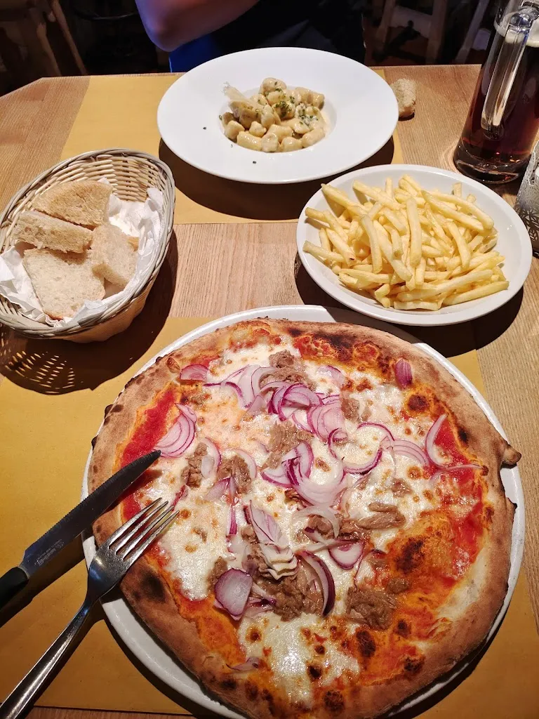 Priscilla Lim_Pizzeria Ristorante Gams s.n.c. di Giuseppe Redolf & C._Predazzo_recensione
