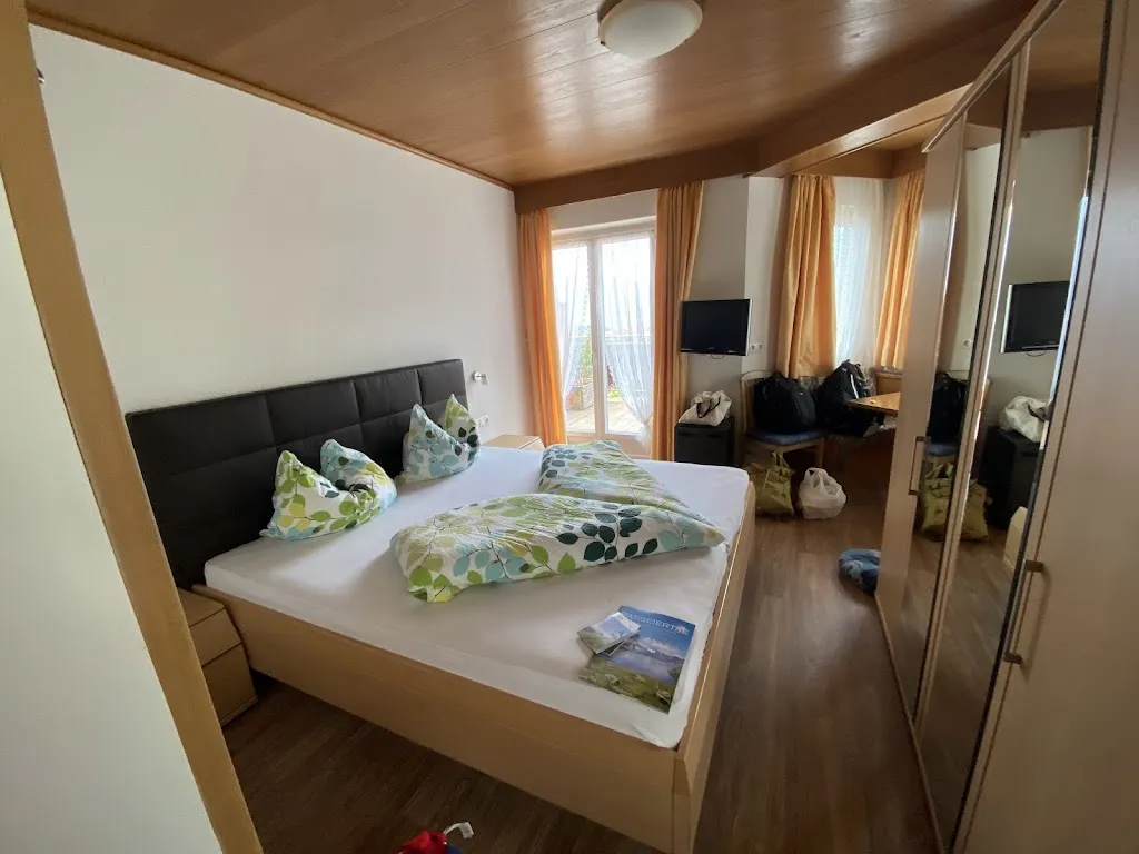 Jenn Lindsay_Pension & Café Weinberg_Rifiano_review