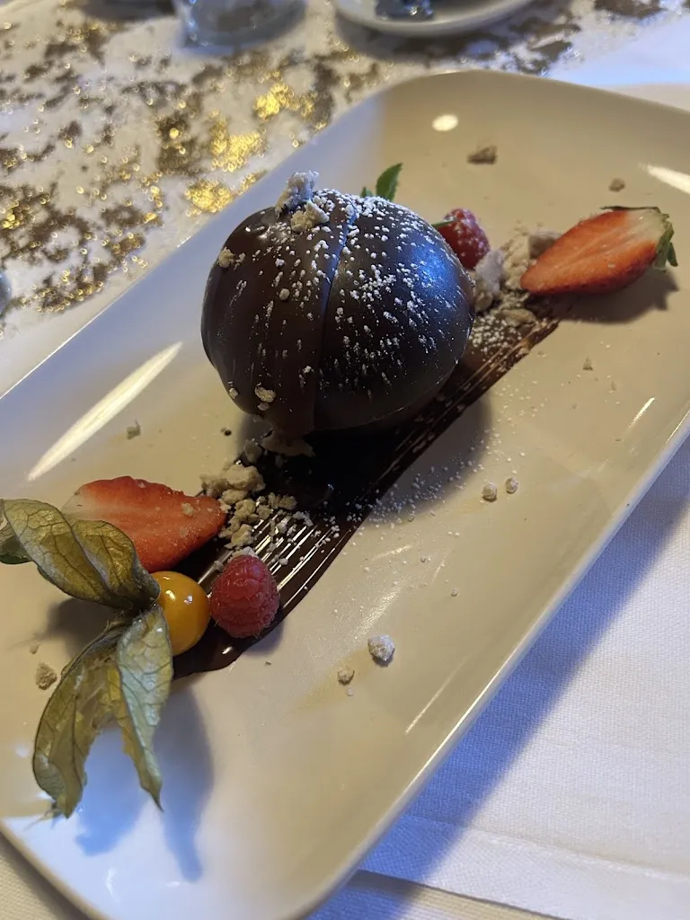 Regina Dr. Noll_Ansitz Strasshof Restaurant Pizzeria_Rio di Pusteria_review