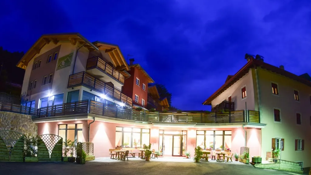 Alpen Garten Hotel Margherita restaurant in Rumo