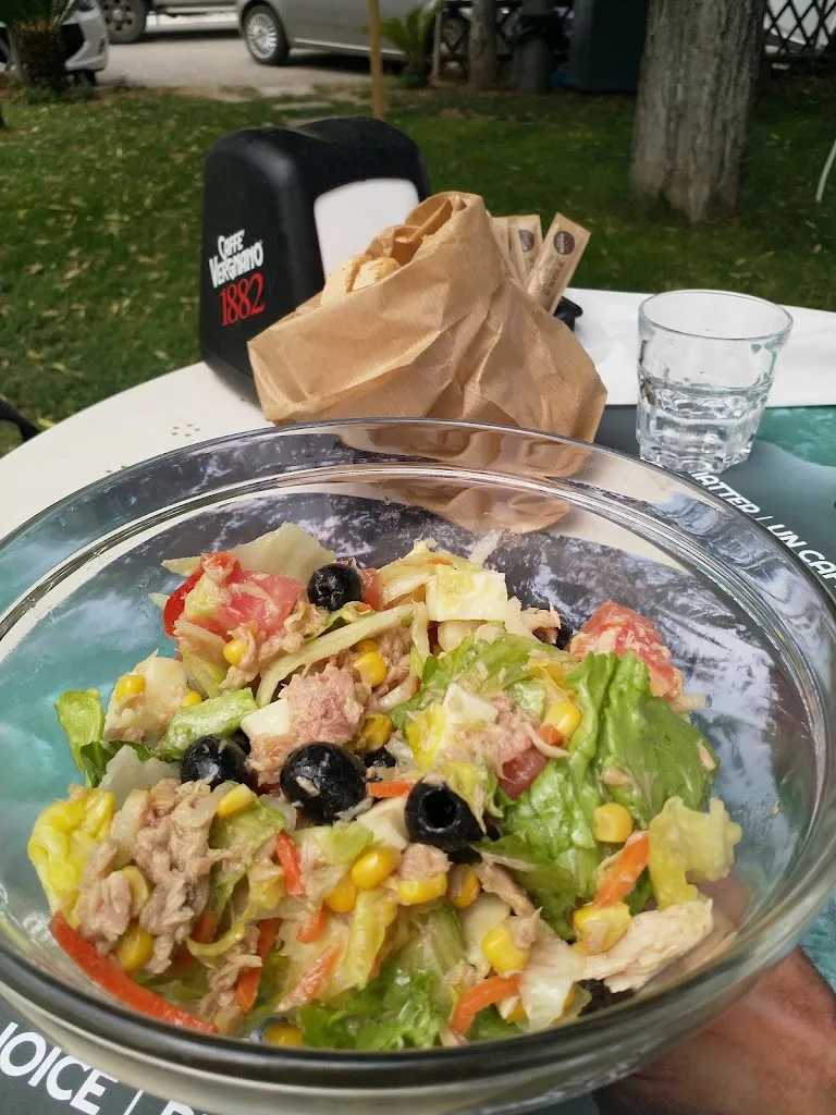 Caroline Woodward_Revolver bar_Castiglione Messer Raimondo_review