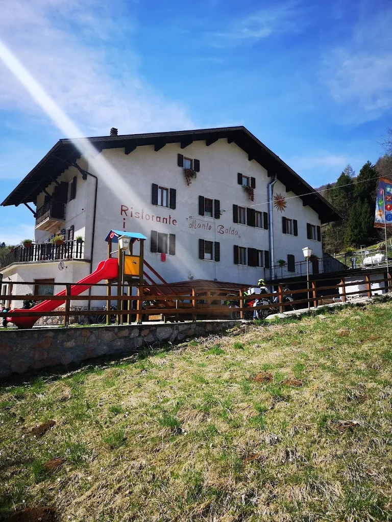 Ristorante @ Rifugio Monte Baldo_Sabbionara_slider_image_2