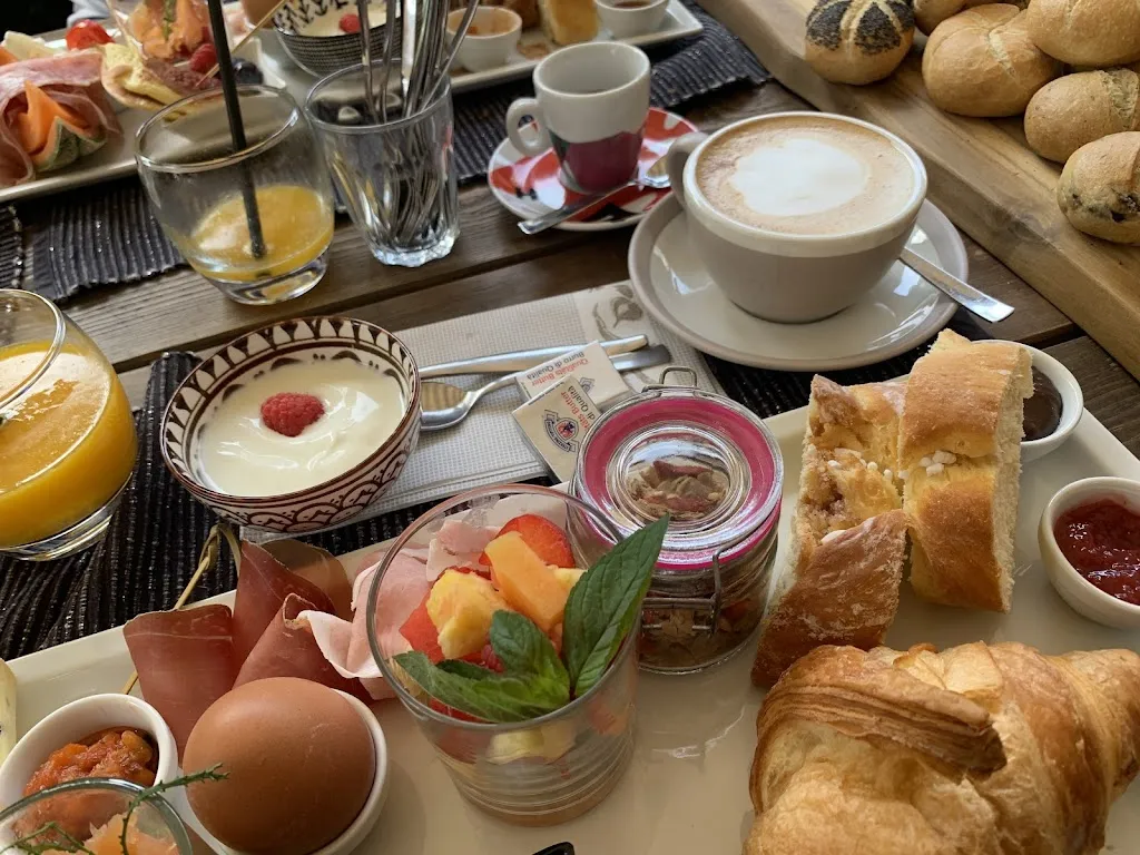 evelyn mumelter_Bar At Heini's_Salorno_review