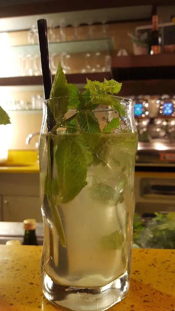 Menu_Bar-Pub Tabaktrafik Naomi_Salorno_immagine_2