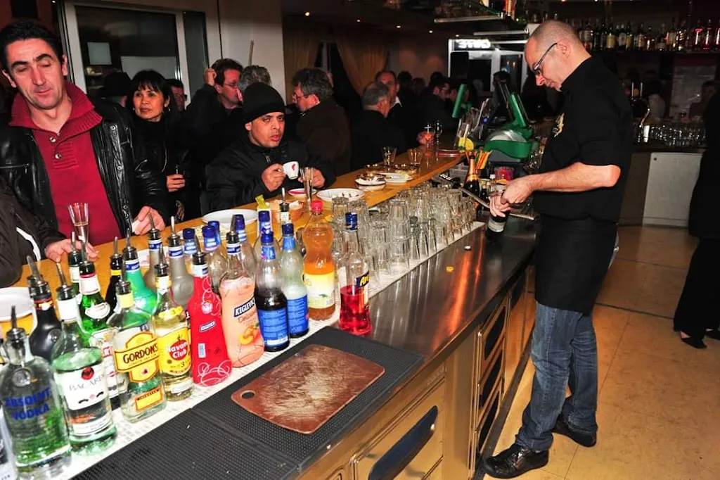 Bar-Pub Tabaktrafik Naomi_Salorno_slider_image_2