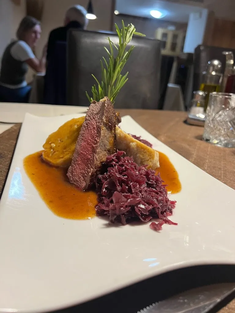 JS Jensen_Bar Café Restaurant Theis_San Leonardo in Passiria_review