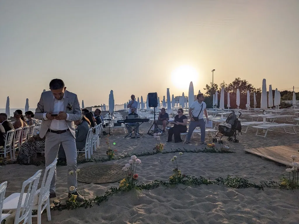 Emanuele Mangialardi_Tayga Beach_Maruggio_review