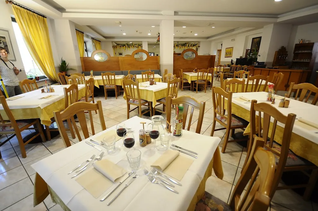 Ristorante Pizzeria Dal Monte - Ristorante Val dei Mocheni_Sant'Orsola Terme_slider_image_1