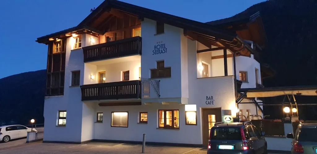 Hotel Seerast restaurant in Santa Valburga