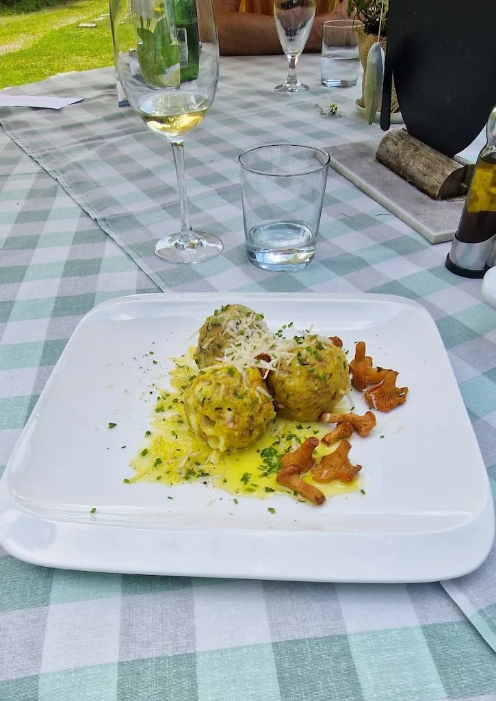 Rizzi Walter_Gasthaus Bad Überwasser_Santa Valburga_review